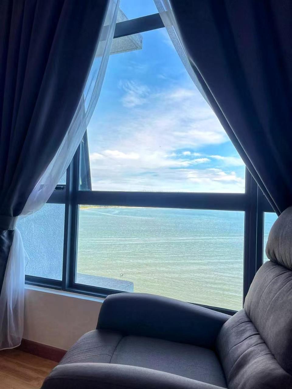 Leisure Imperium Seaview Apartment